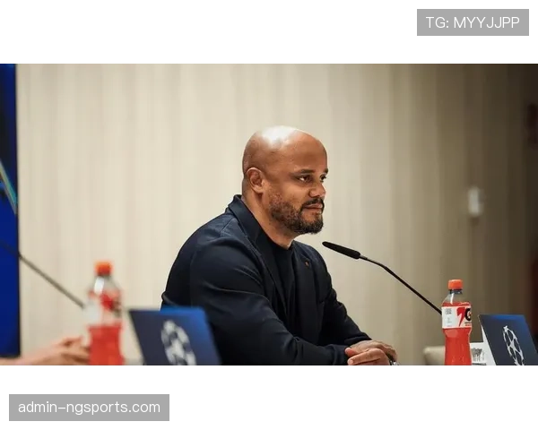 孔帕尼下班以后都干啥？没想到球场铁人也是个沙发土豆